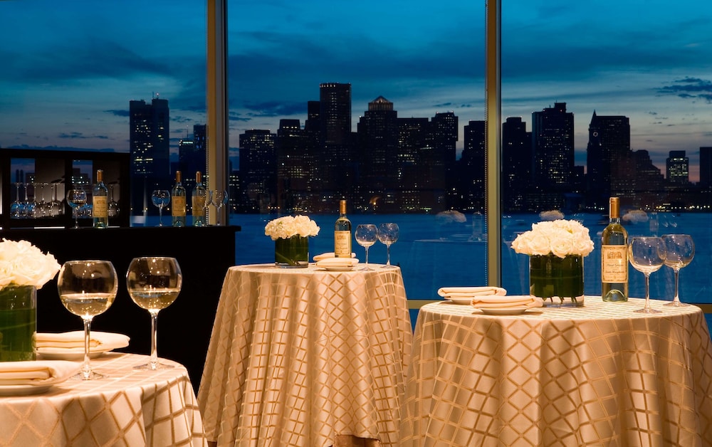 Hyatt Regency Boston Harbor — Restaurant & bars in Boston, Massachusetts