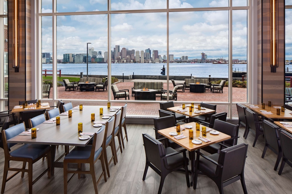 Hyatt Regency Boston Harbor — Restaurant & bars in Boston, Massachusetts