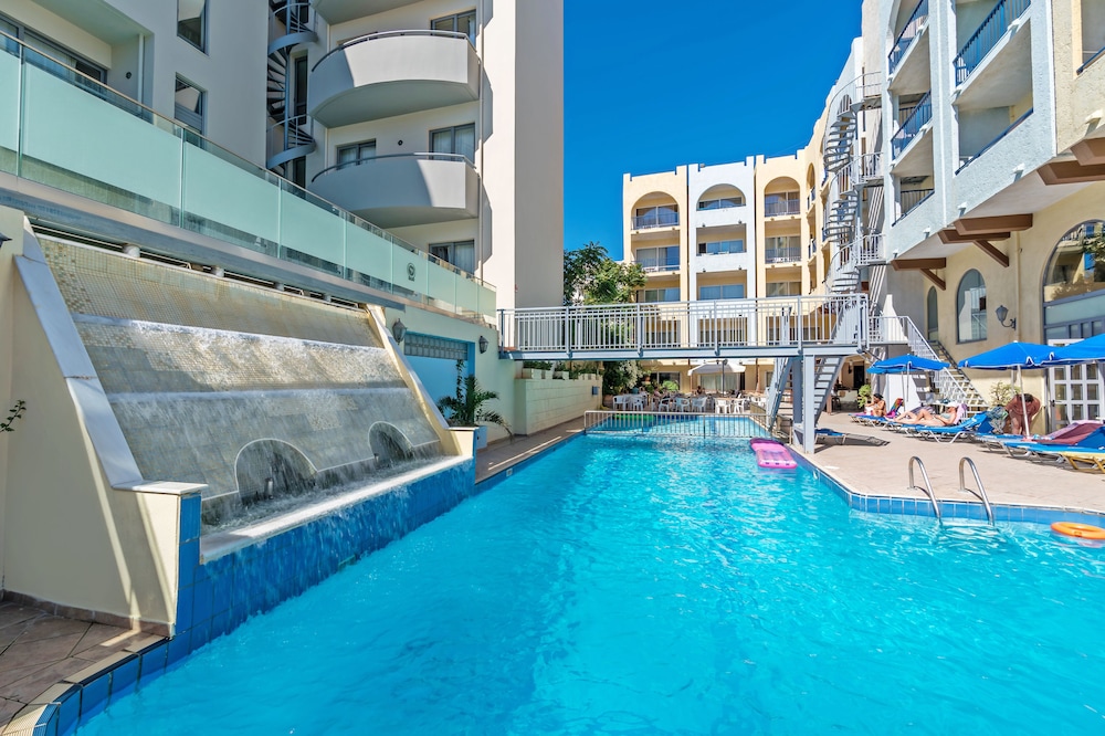 Lefkoniko Beach — Swimming pool in Rethymnon
