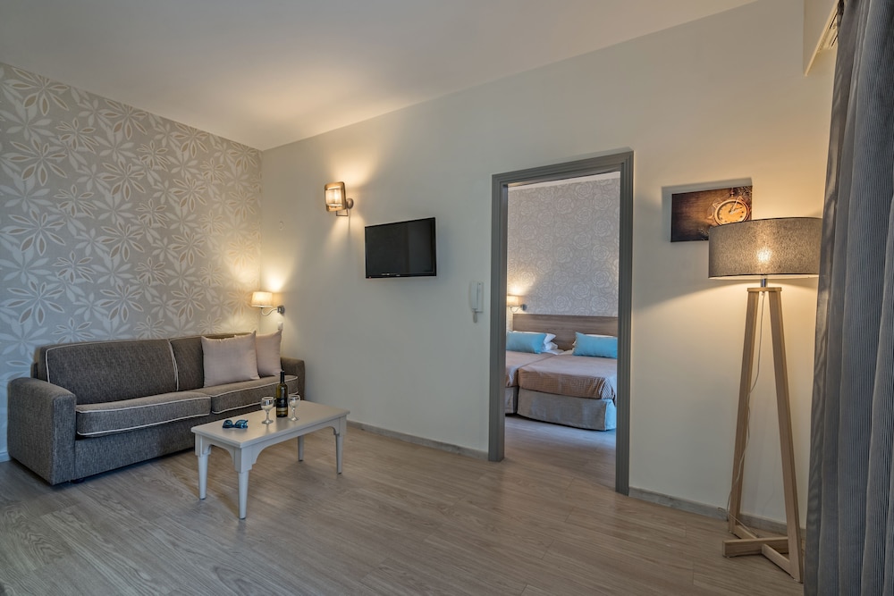 Lefkoniko Beach — Hotel rooms in Rethymnon