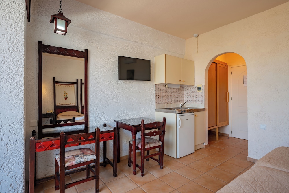 Lefkoniko Beach — Hotel rooms in Rethymnon