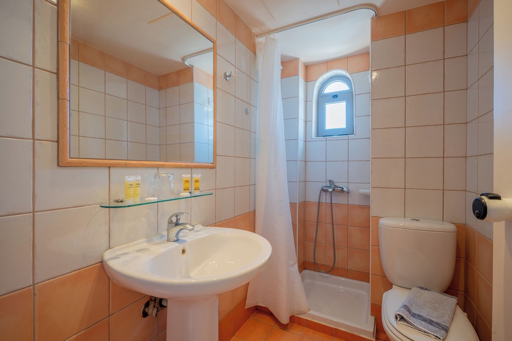 Lefkoniko Beach — Hotel rooms in Rethymnon