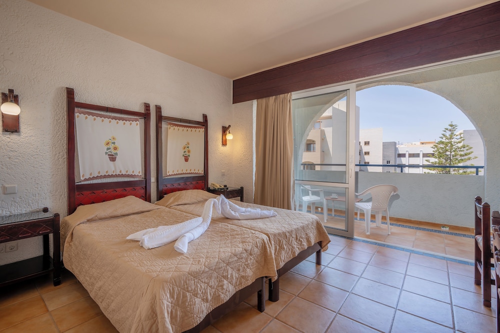 Lefkoniko Beach — Hotel rooms in Rethymnon