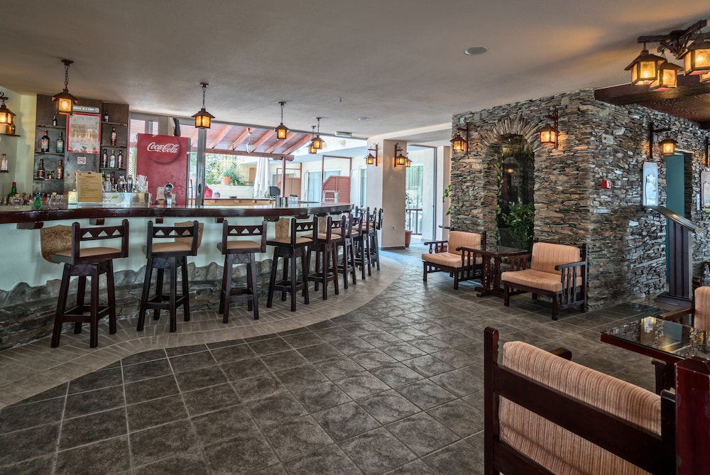 Lefkoniko Beach — Restaurant & bars in Rethymnon