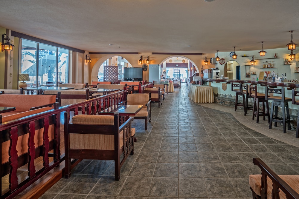 Lefkoniko Beach — Restaurant & bars in Rethymnon