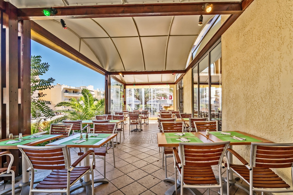 Lefkoniko Beach — Restaurant & bars in Rethymnon