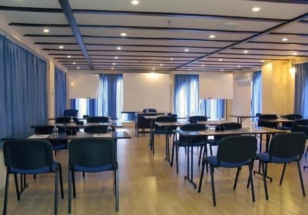 Lefkoniko Beach — Hotel building in Rethymnon