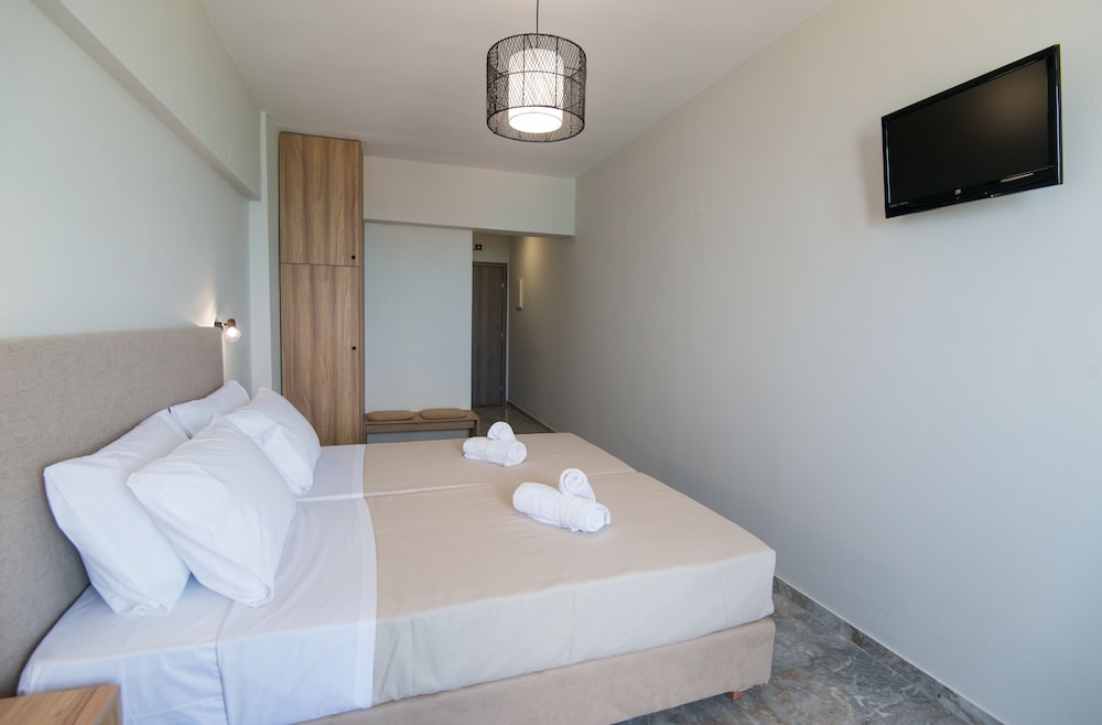 Birais Beach Studios — Rooms in Rethymnon