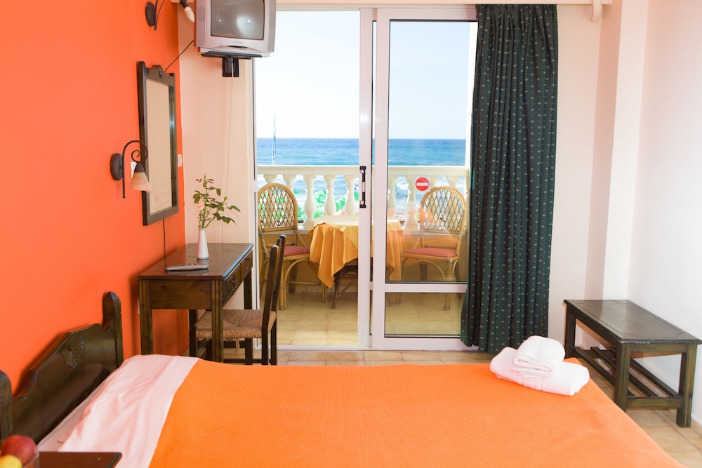 Birais Beach Studios — Rooms in Rethymnon