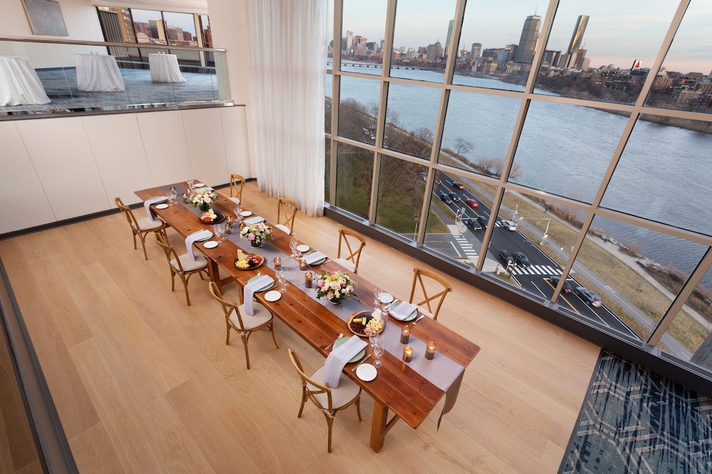 Hyatt Regency Boston/Cambridge — Restaurant & bars in Cambridge, Massachusetts