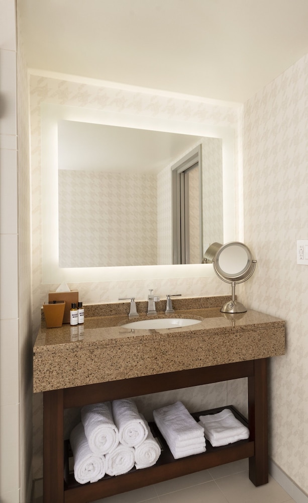 Hyatt Regency Boston/Cambridge — Hotel rooms in Cambridge, Massachusetts