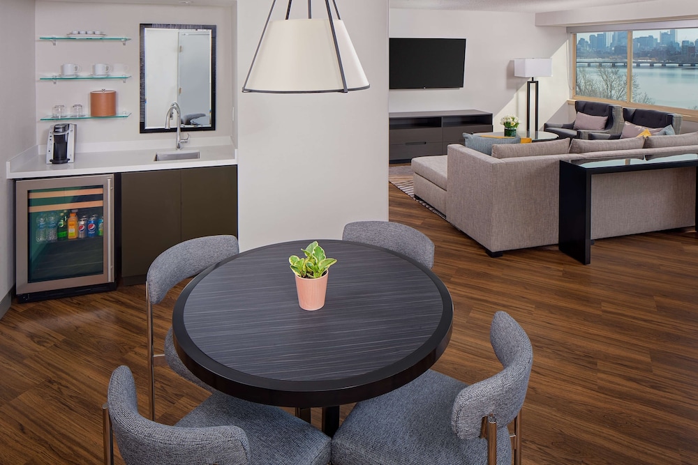 Hyatt Regency Boston/Cambridge — Hotel rooms in Cambridge, Massachusetts
