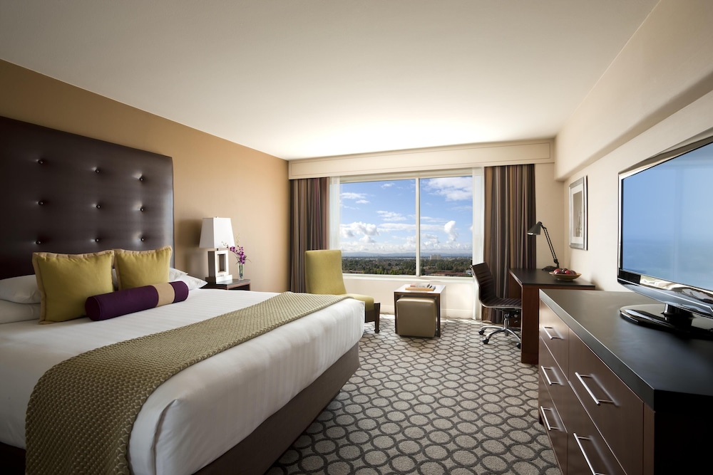 Hyatt Regency Orange County — Hotel rooms in Garden Grove, California