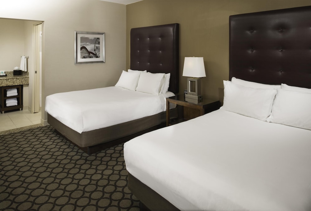 Hyatt Regency Orange County — Hotel rooms in Garden Grove, California