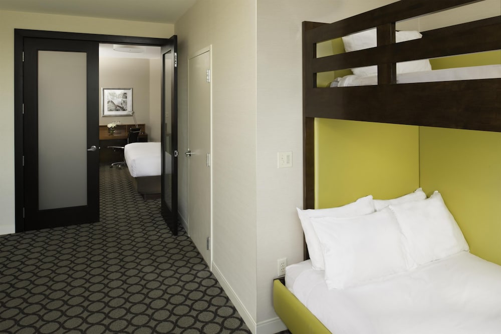 Hyatt Regency Orange County — Hotel rooms in Garden Grove, California