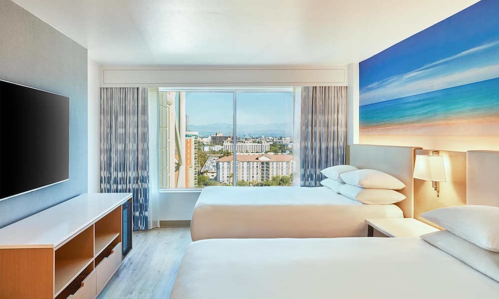 Hyatt Regency Orange County — Hotel rooms in Garden Grove, California