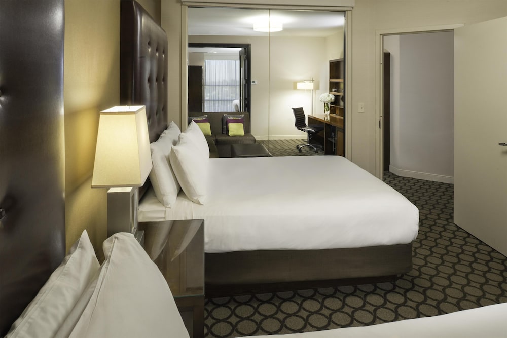 Hyatt Regency Orange County — Hotel rooms in Garden Grove, California