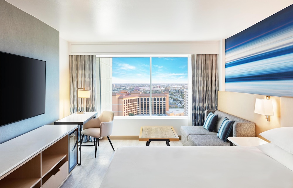 Hyatt Regency Orange County — Hotel rooms in Garden Grove, California