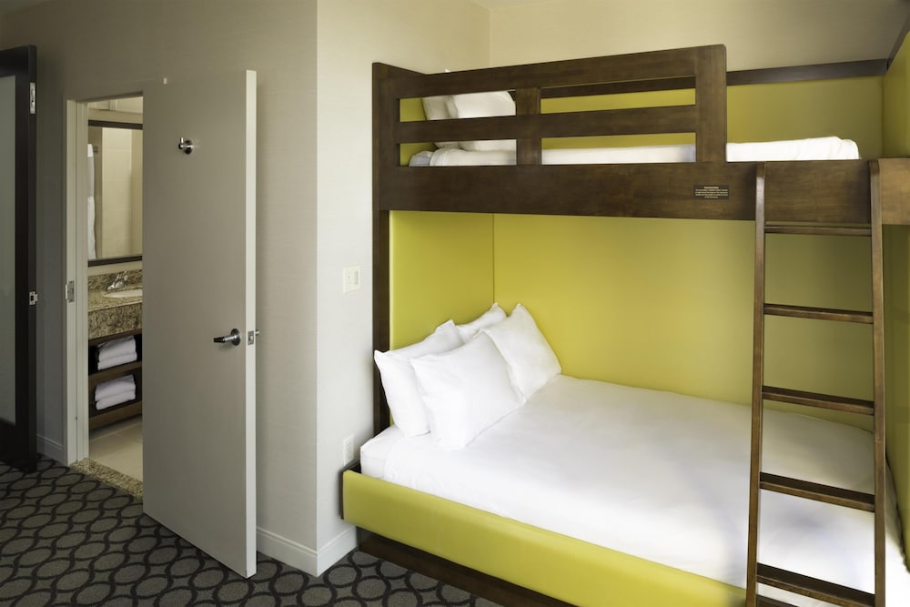 Hyatt Regency Orange County — Hotel rooms in Garden Grove, California