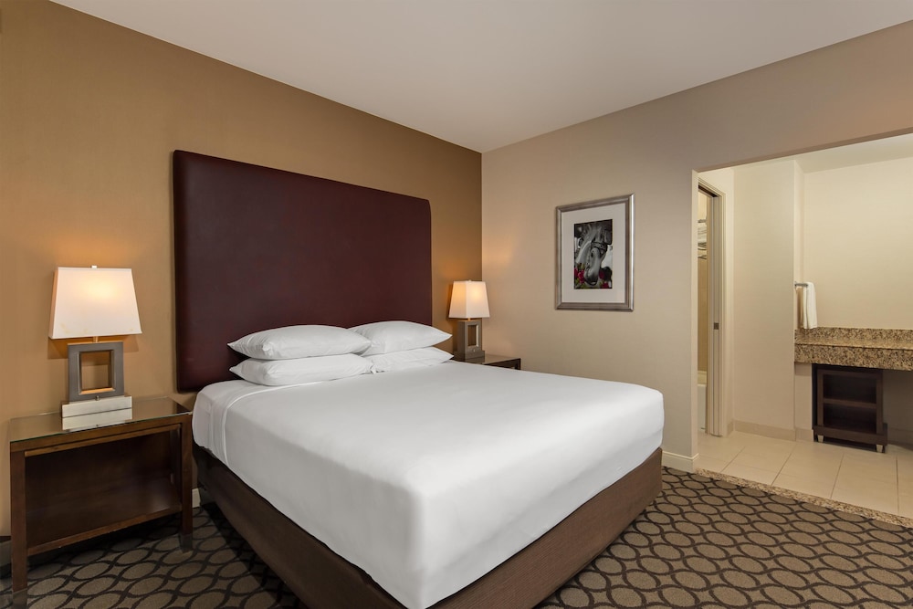 Hyatt Regency Orange County — Hotel rooms in Garden Grove, California