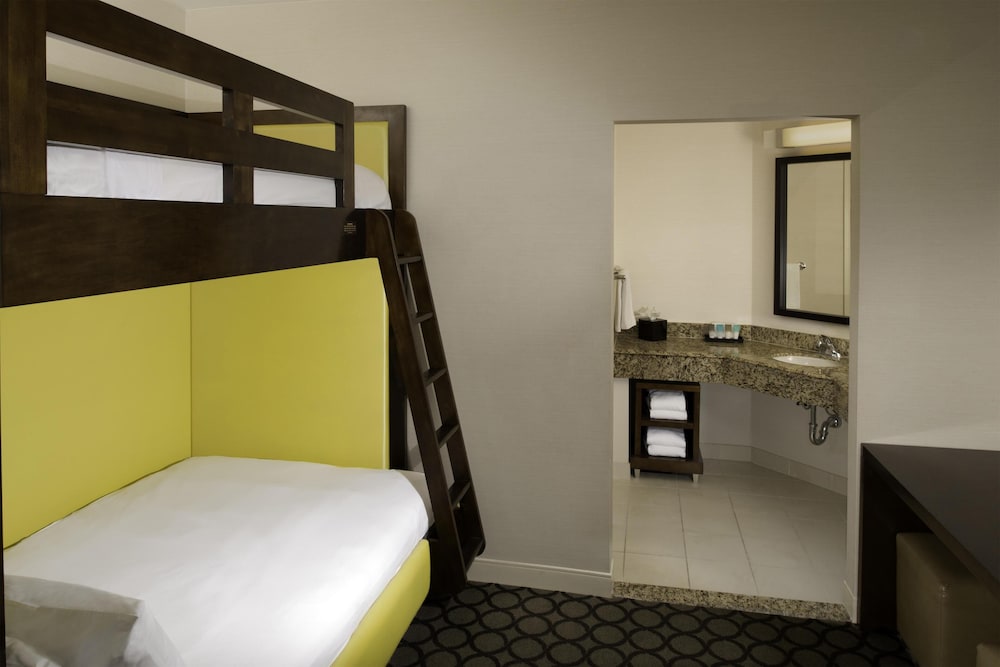 Hyatt Regency Orange County — Hotel rooms in Garden Grove, California