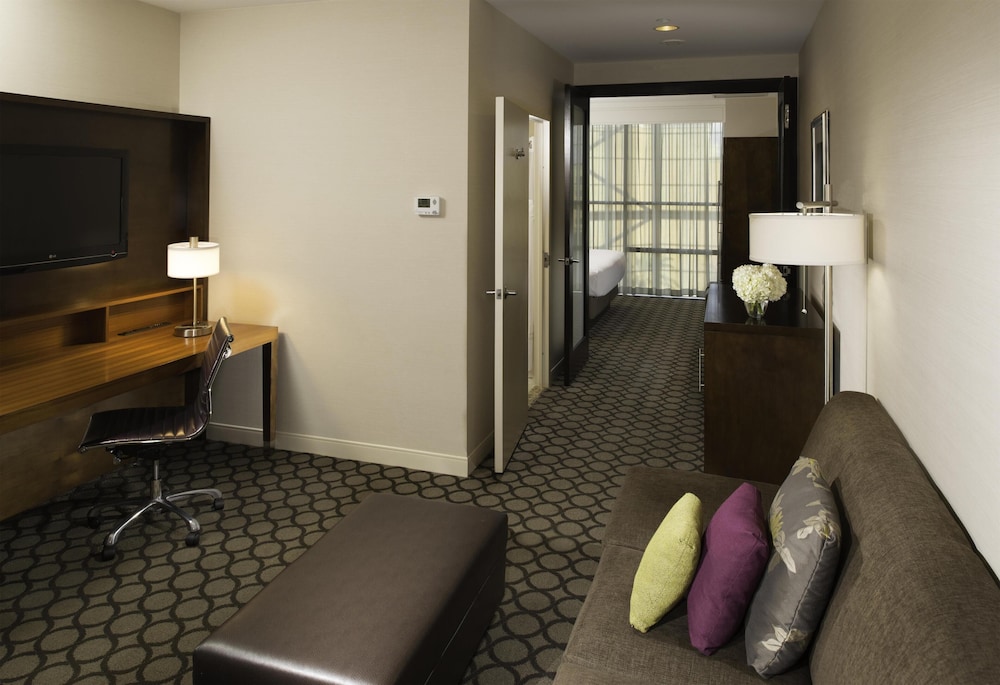 Hyatt Regency Orange County — Hotel rooms in Garden Grove, California