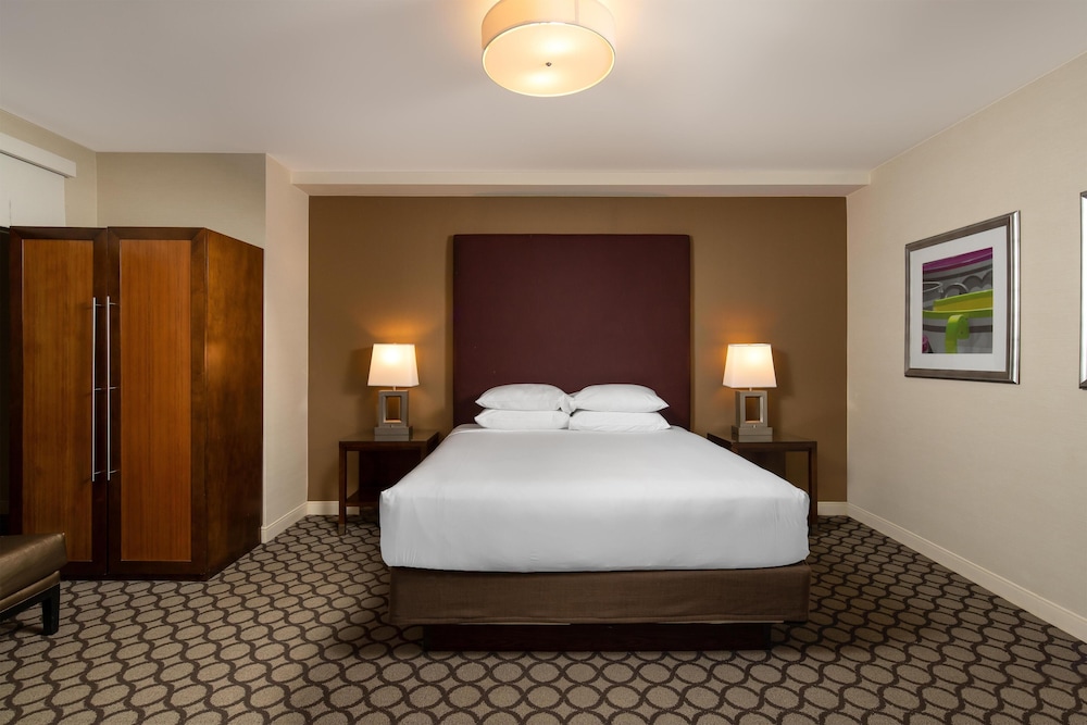 Hyatt Regency Orange County — Hotel rooms in Garden Grove, California