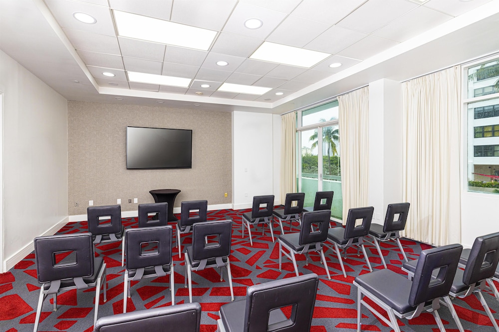GALLERYone- A DoubleTree Suites by Hilton Hotel — Hotel building in Fort Lauderdale, Florida
