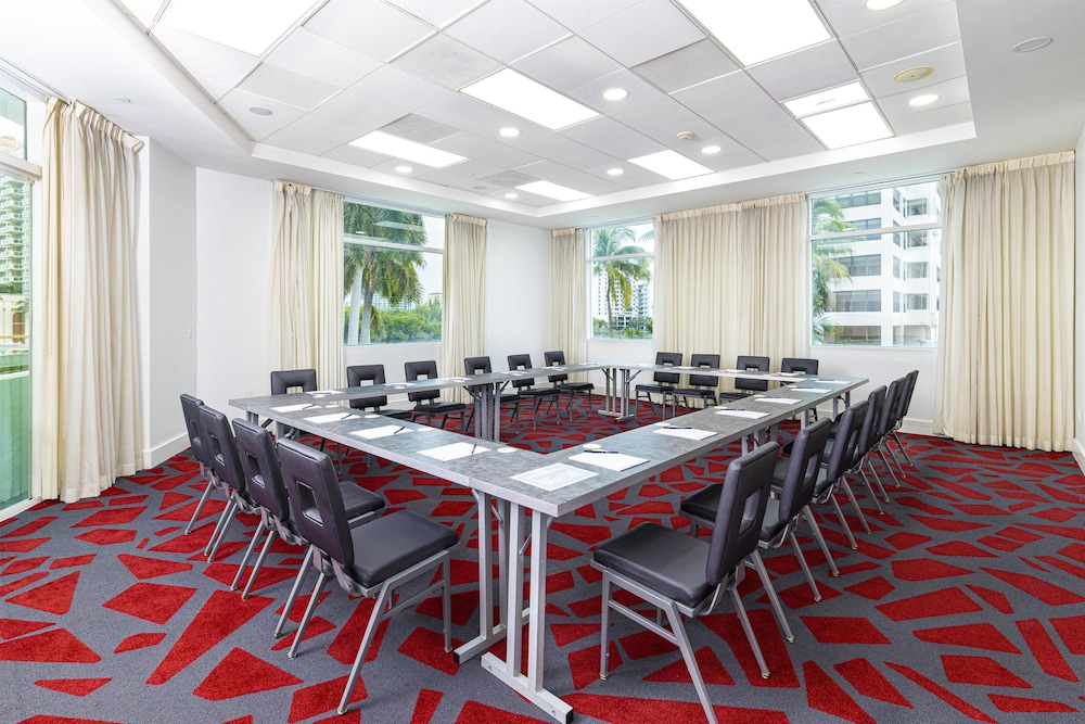 GALLERYone- A DoubleTree Suites by Hilton Hotel — Hotel building in Fort Lauderdale, Florida