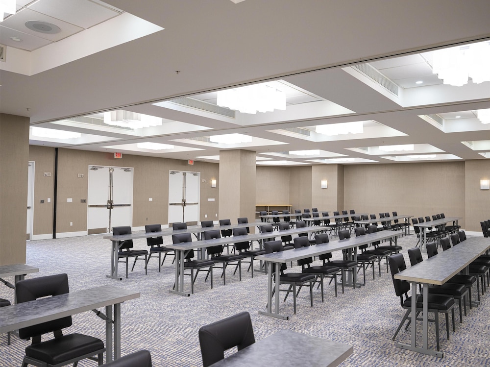 GALLERYone- A DoubleTree Suites by Hilton Hotel — Hotel building in Fort Lauderdale, Florida