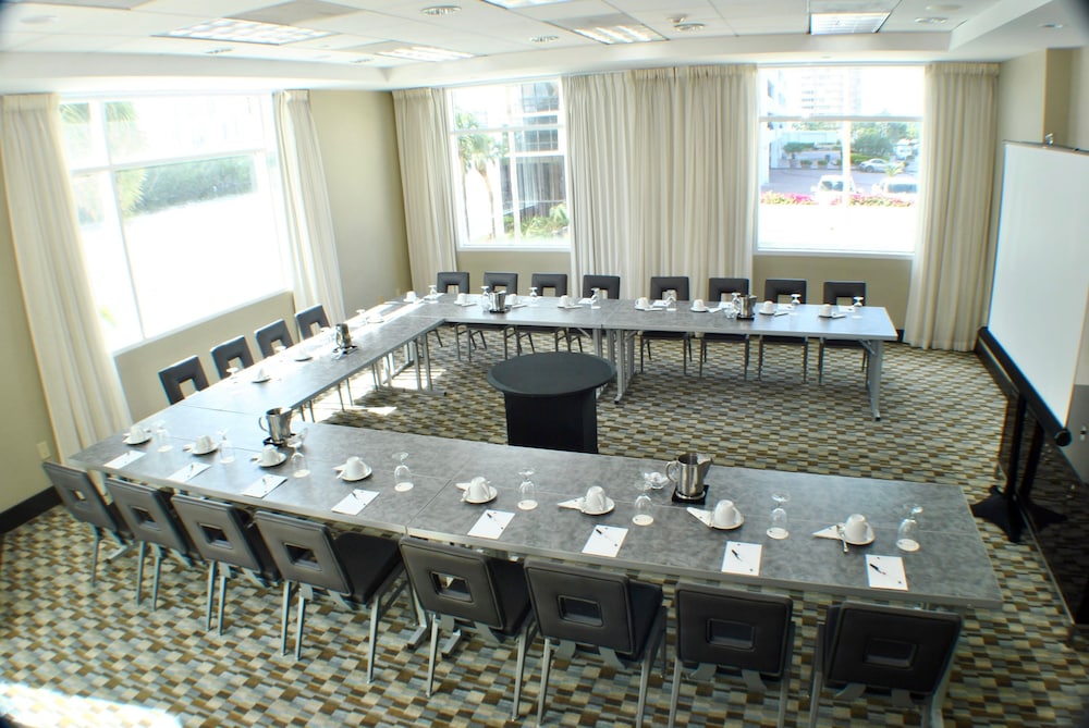 GALLERYone- A DoubleTree Suites by Hilton Hotel — Hotel building in Fort Lauderdale, Florida