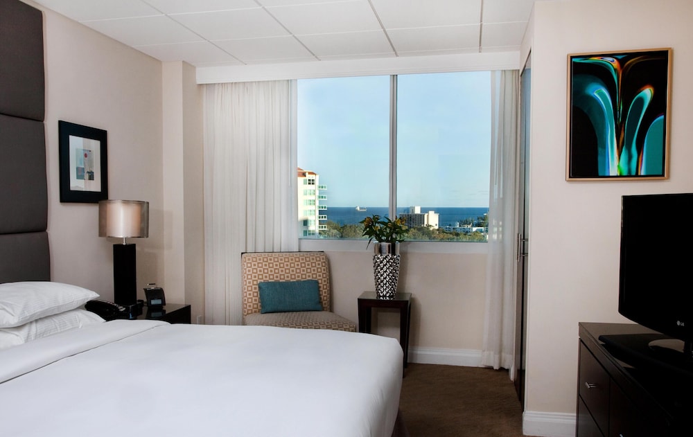 GALLERYone- A DoubleTree Suites by Hilton Hotel — Hotel rooms in Fort Lauderdale, Florida