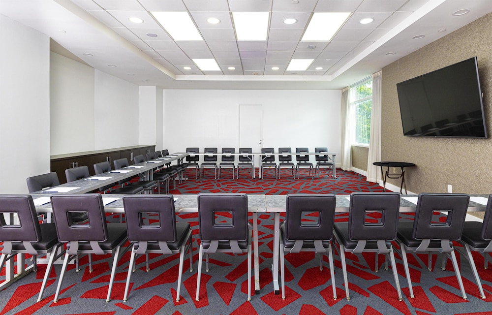 GALLERYone- A DoubleTree Suites by Hilton Hotel — Hotel building in Fort Lauderdale, Florida
