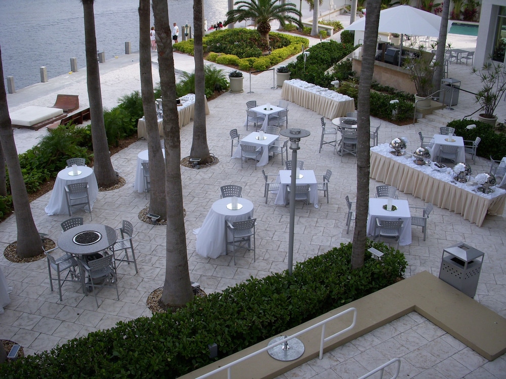 GALLERYone- A DoubleTree Suites by Hilton Hotel — Restaurant & bars in Fort Lauderdale, Florida