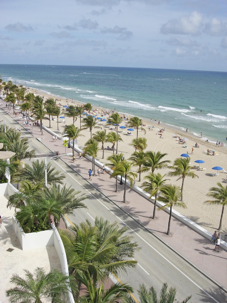GALLERYone- A DoubleTree Suites by Hilton Hotel — Beach in Fort Lauderdale, Florida