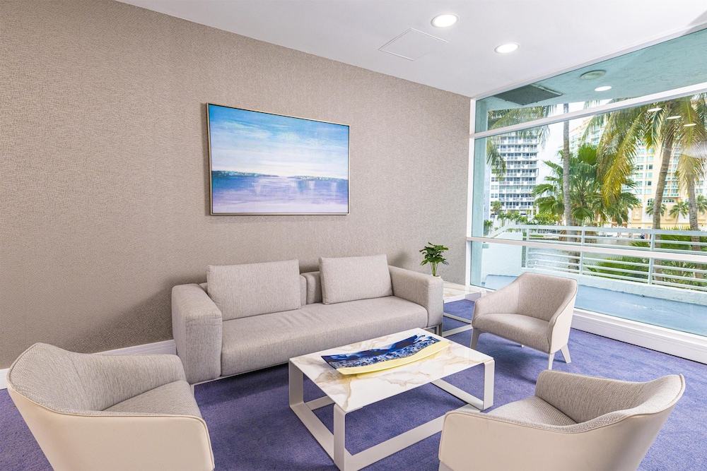 GALLERYone- A DoubleTree Suites by Hilton Hotel — Hotel building in Fort Lauderdale, Florida
