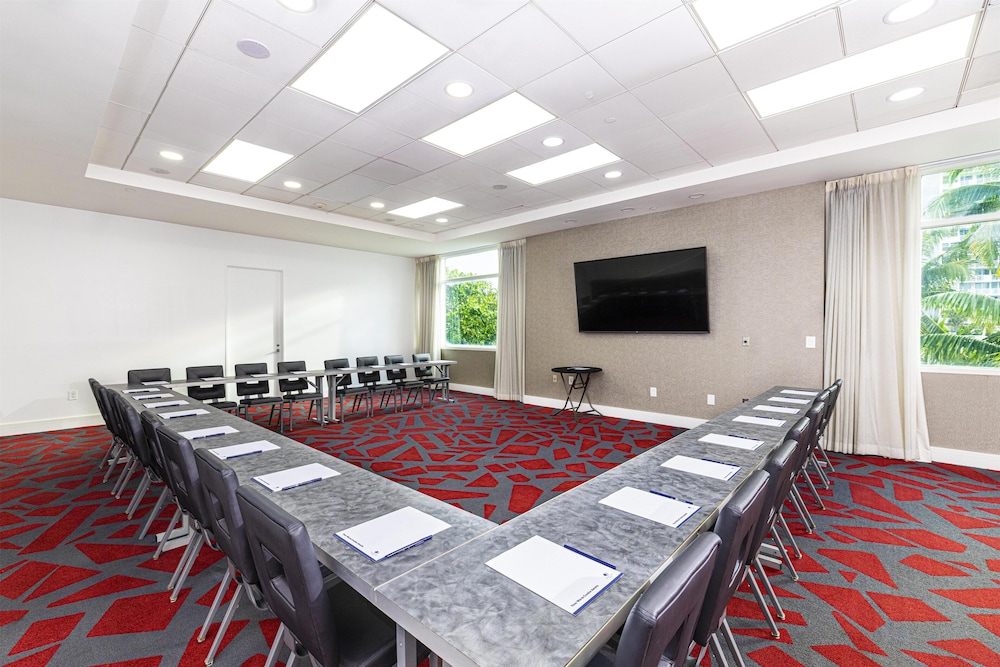 GALLERYone- A DoubleTree Suites by Hilton Hotel — Hotel building in Fort Lauderdale, Florida