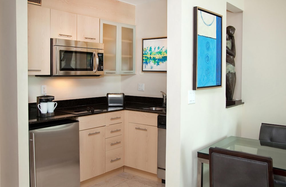 GALLERYone- A DoubleTree Suites by Hilton Hotel — Hotel rooms in Fort Lauderdale, Florida