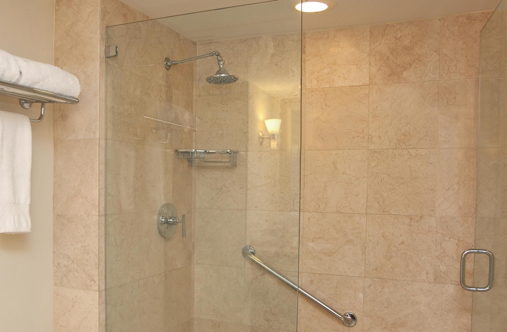 GALLERYone- A DoubleTree Suites by Hilton Hotel — Hotel rooms in Fort Lauderdale, Florida