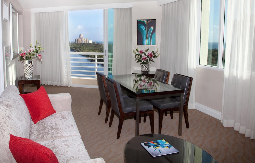 GALLERYone- A DoubleTree Suites by Hilton Hotel — Hotel rooms in Fort Lauderdale, Florida