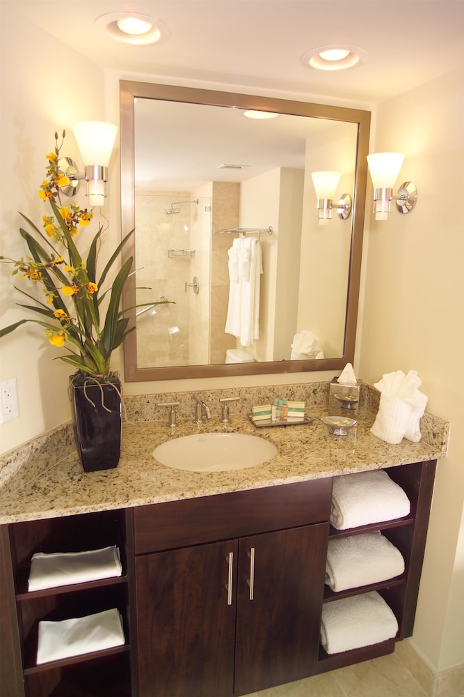 GALLERYone- A DoubleTree Suites by Hilton Hotel — Hotel rooms in Fort Lauderdale, Florida