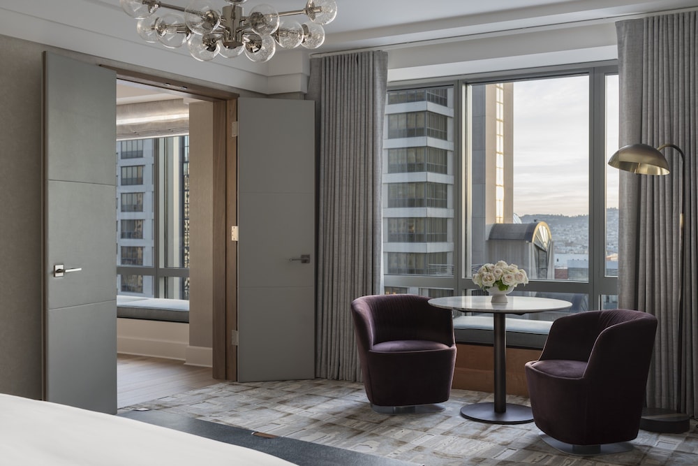 Four Seasons Hotel San Francisco — Hotel rooms in San Francisco, California