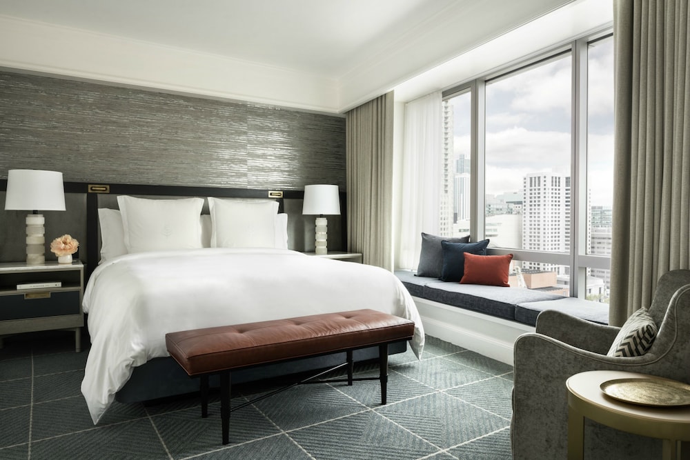 Four Seasons Hotel San Francisco — Hotel rooms in San Francisco, California