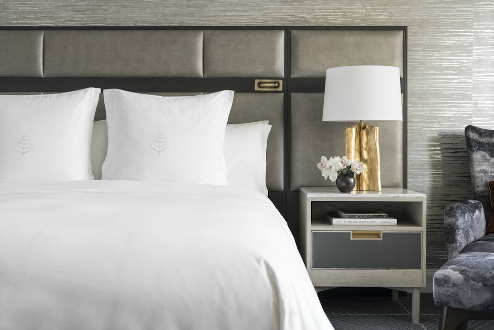 Four Seasons Hotel San Francisco — Hotel rooms in San Francisco, California