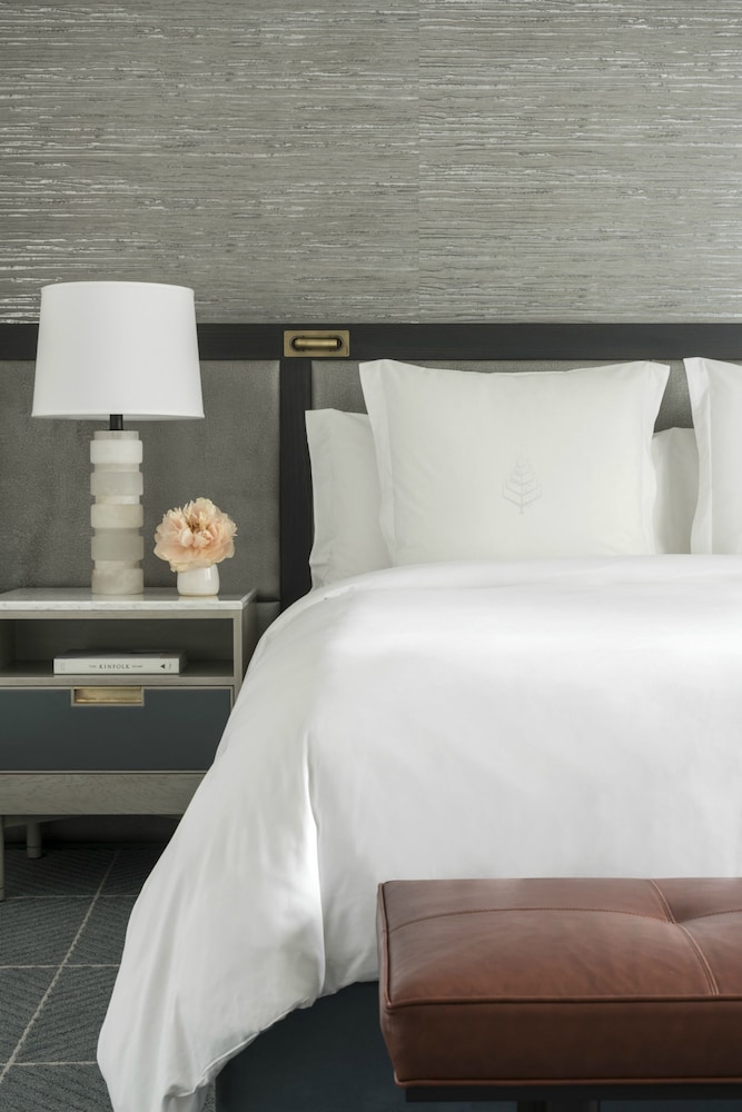 Four Seasons Hotel San Francisco — Hotel rooms in San Francisco, California