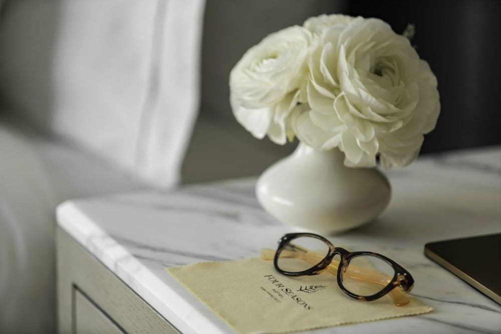 Four Seasons Hotel San Francisco — Hotel rooms in San Francisco, California