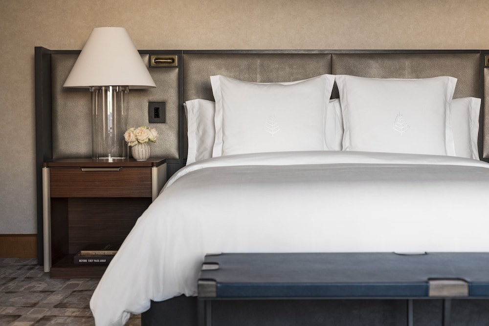 Four Seasons Hotel San Francisco — Hotel rooms in San Francisco, California