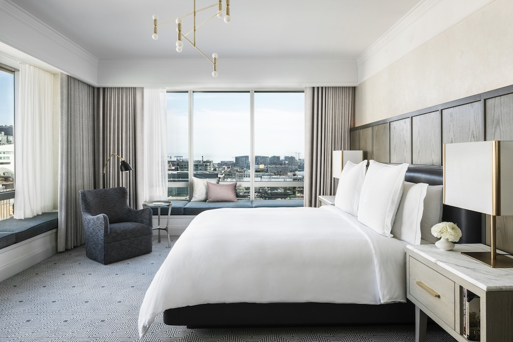 Four Seasons Hotel San Francisco — Hotel rooms in San Francisco, California