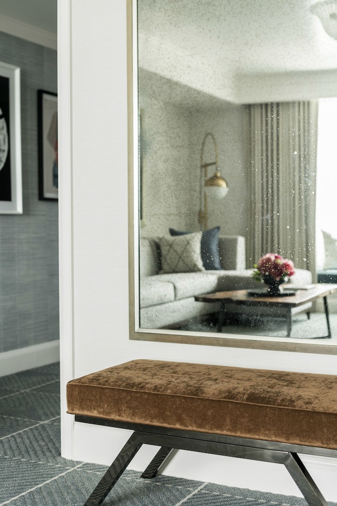 Four Seasons Hotel San Francisco — Hotel rooms in San Francisco, California