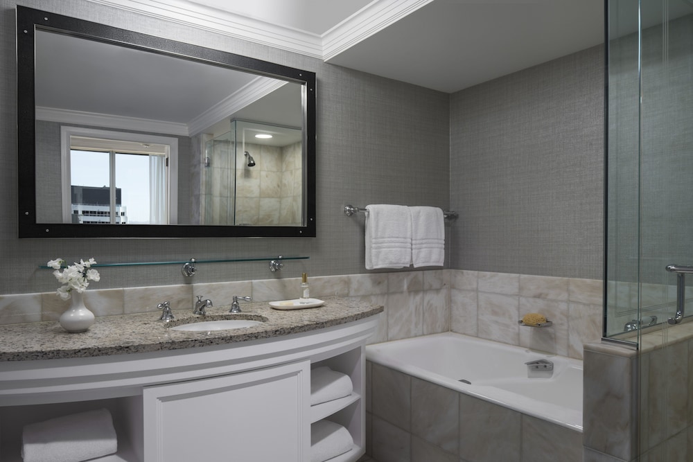Four Seasons Hotel San Francisco — Hotel rooms in San Francisco, California